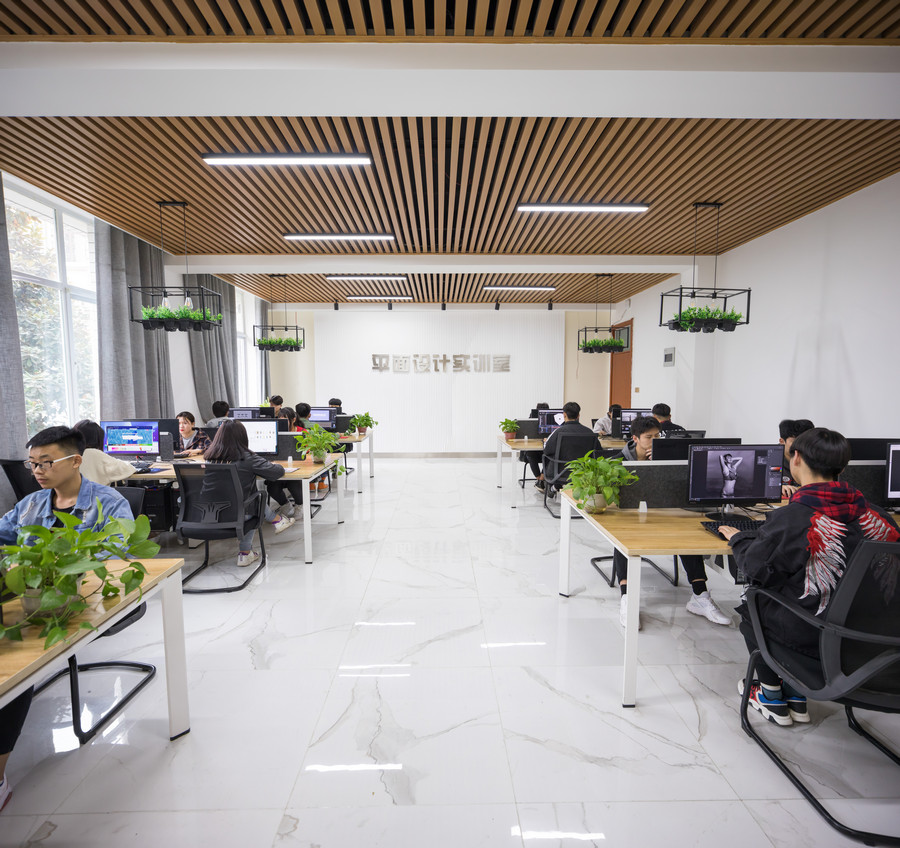 河南郑州市商务中专院校2021年招生专业都有哪些