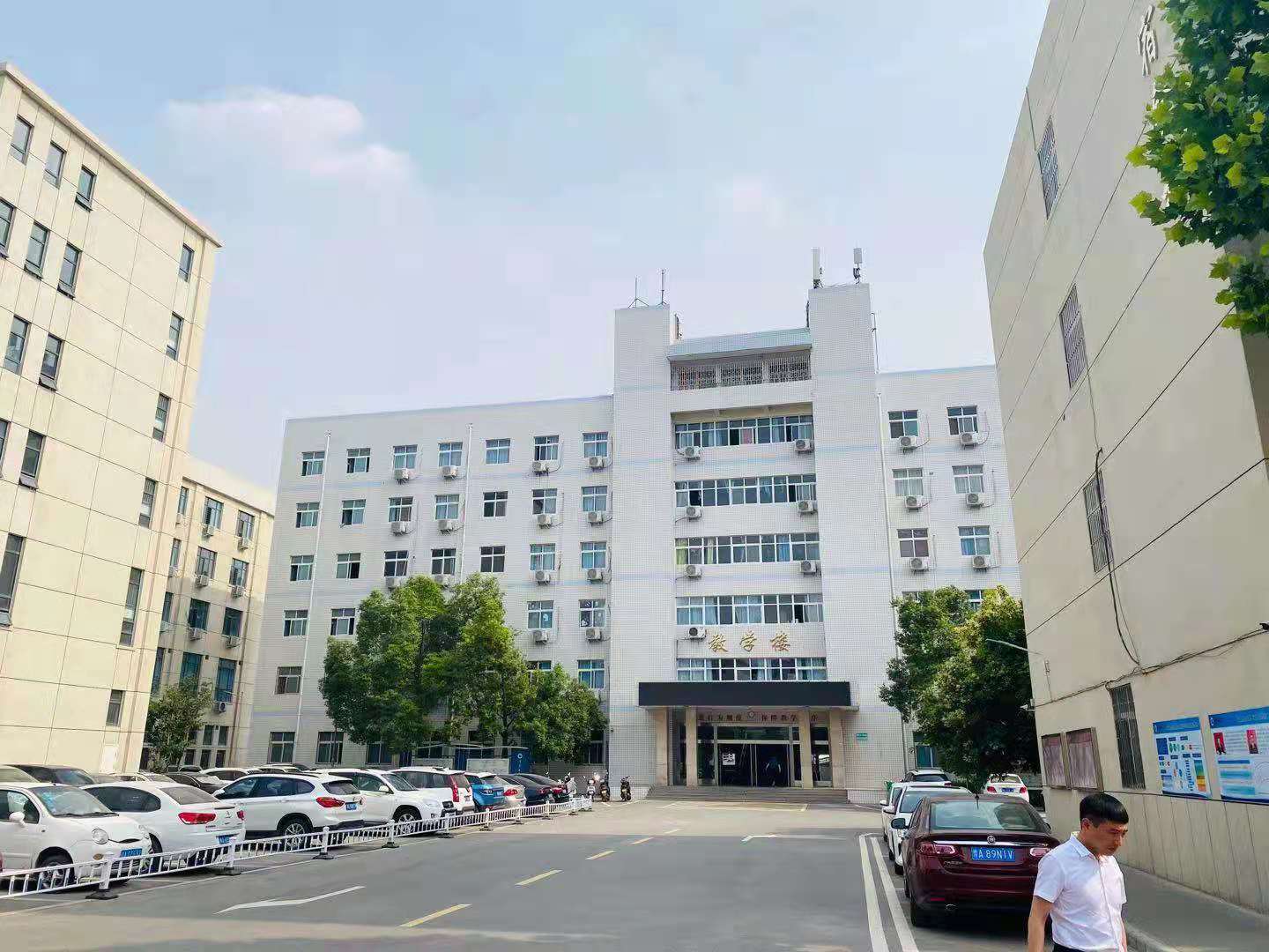郑州市有大数据专业的中专_河南省工业学校